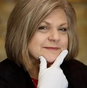 Headshot Carol Fisher