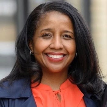 Headshot Gwen Newton
